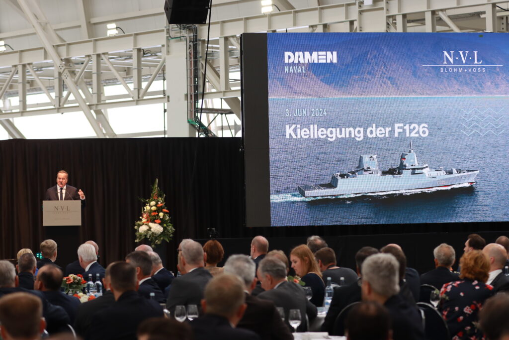 Minister Pistorius während seiner Rede zur Kiellegung der ersten F126 - Blauer Bund